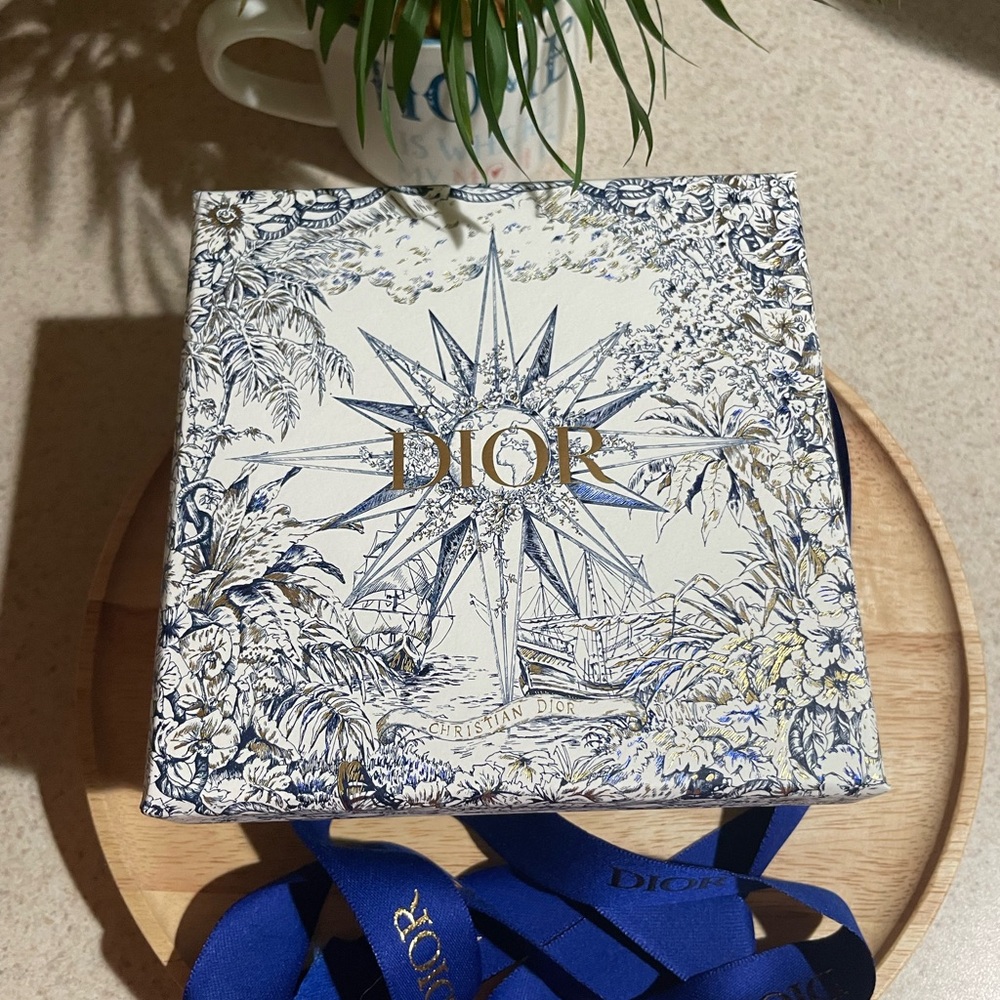 ⭐️NEW DIOR Gift Box and Ribbon⭐️‎